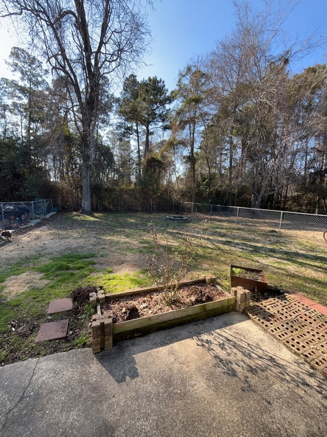 Building Photo - 2119 Rolling Ridge Dr