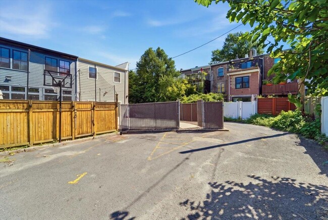 Building Photo - 295 9th St