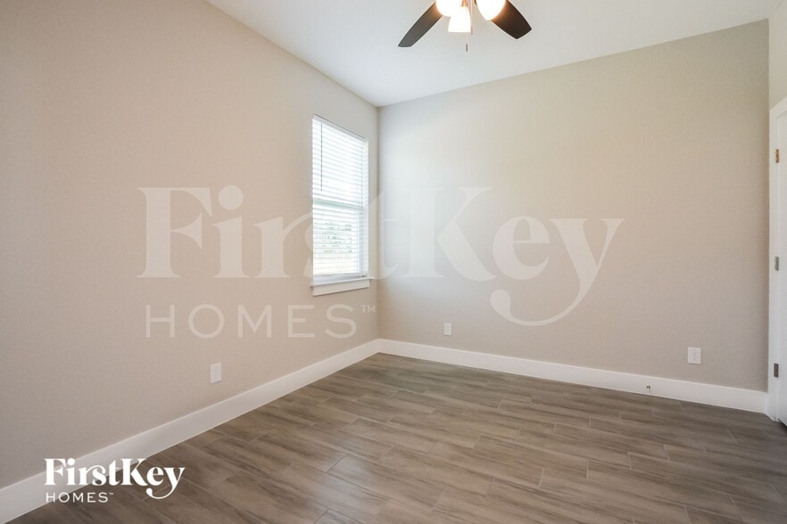 Building Photo - 1521 Eloise Ct