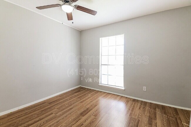 Building Photo - 409 Hardwood Trail