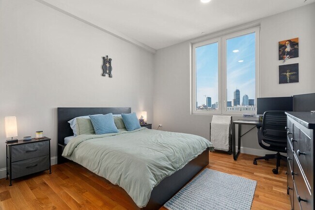 Building Photo - 10 Taber St