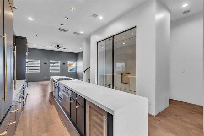 Building Photo - 1214 Dart St