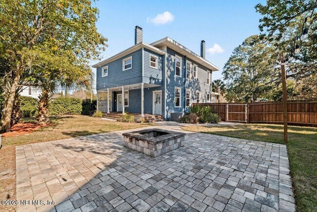 Building Photo - 2843 Oak St