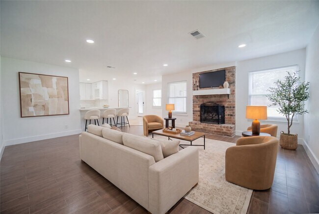 Building Photo - 4815 Caris St