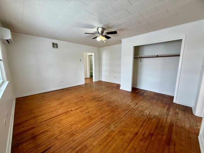 Building Photo - 819 W Emerson St