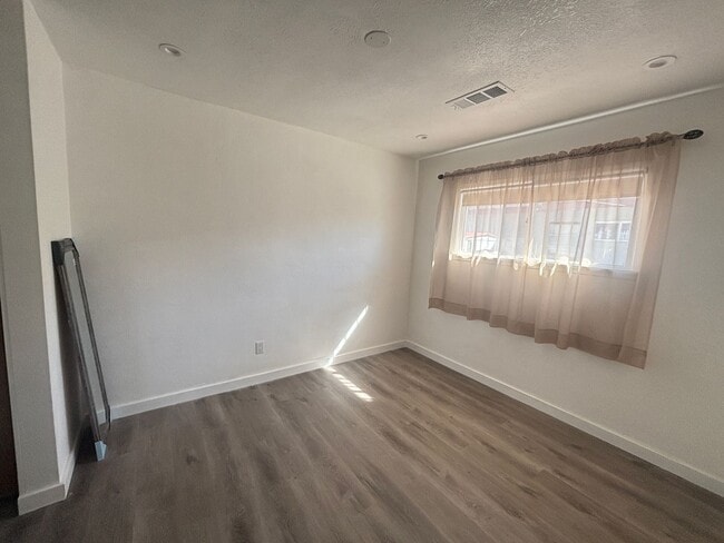 Building Photo - West Lancaster Single Story Detached Triplex