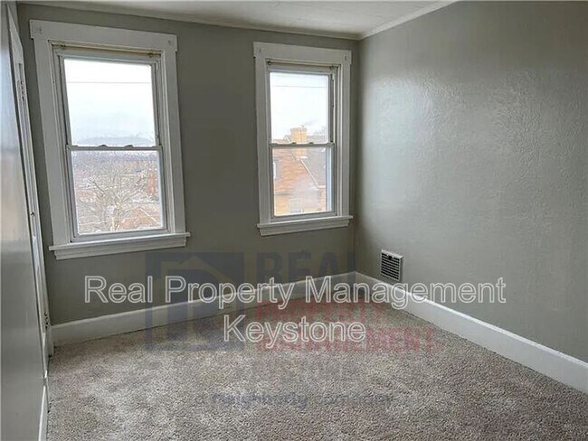 Building Photo - 33 Merritt Ave