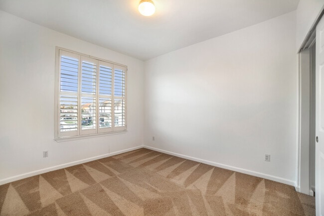 Building Photo - 10849 Brookfield Ave