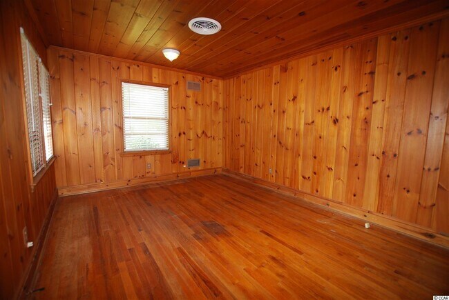 Building Photo - 402 50th Ave N