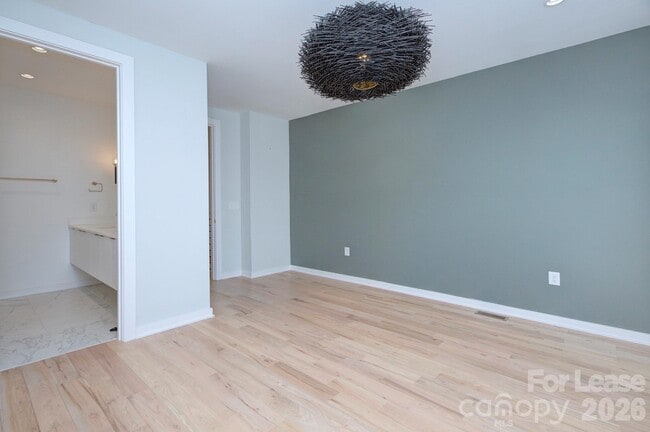 Building Photo - 2737 Shenandoah Ave