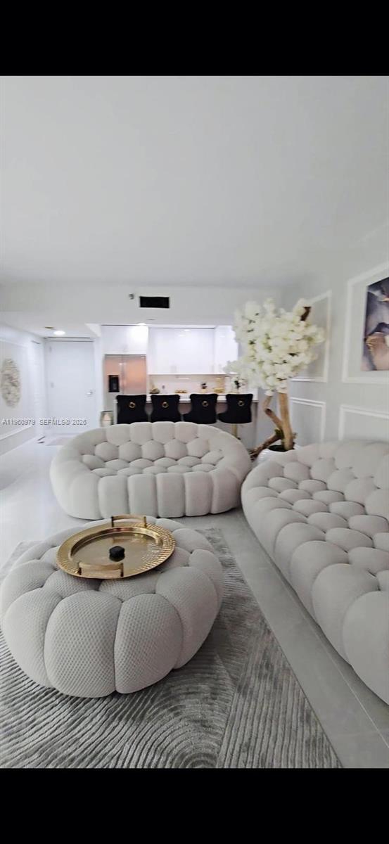 Building Photo - 1000 W Island Blvd