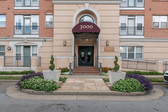 Building Photo - Rare rental opportunity at Bristol West End!