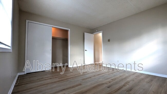 Building Photo - 35 Parkwood St