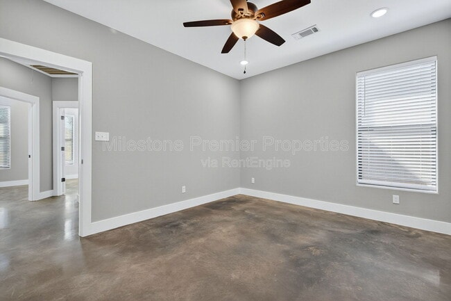 Building Photo - 1425 S 7th Ave