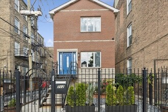 Building Photo - 712 N Throop St