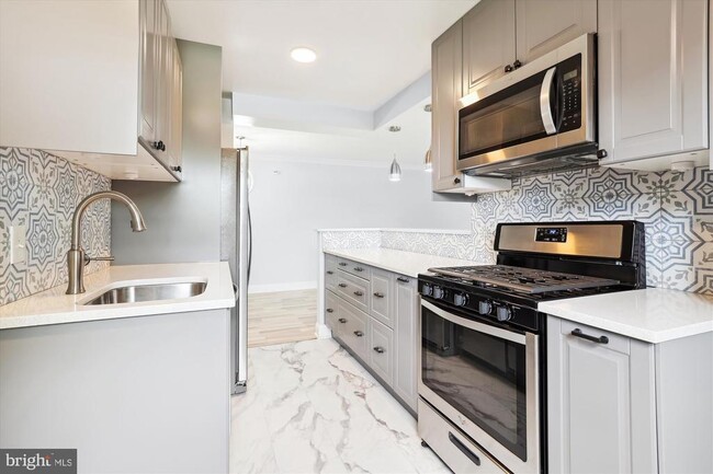 Building Photo - 5909 Quantrell Ave