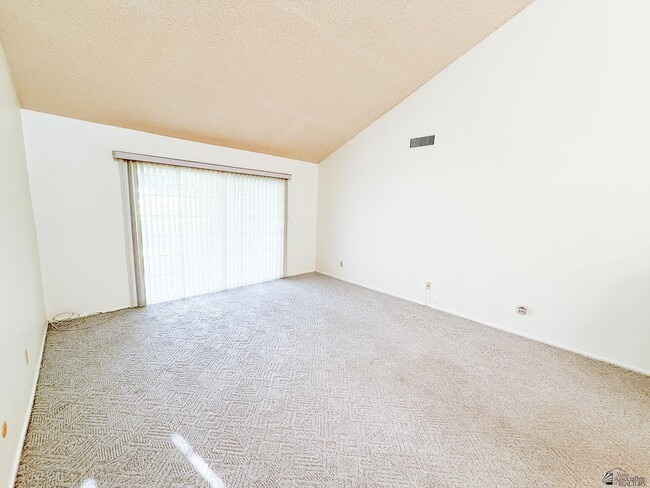 Building Photo - 10476 S Del Montes