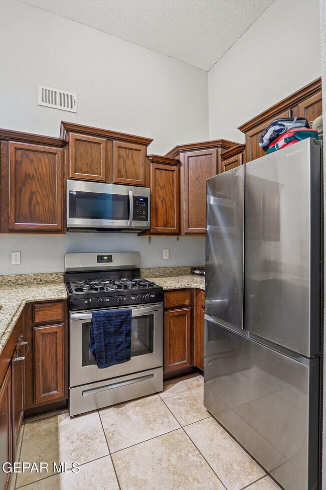 Building Photo - 14383 High Rock Dr