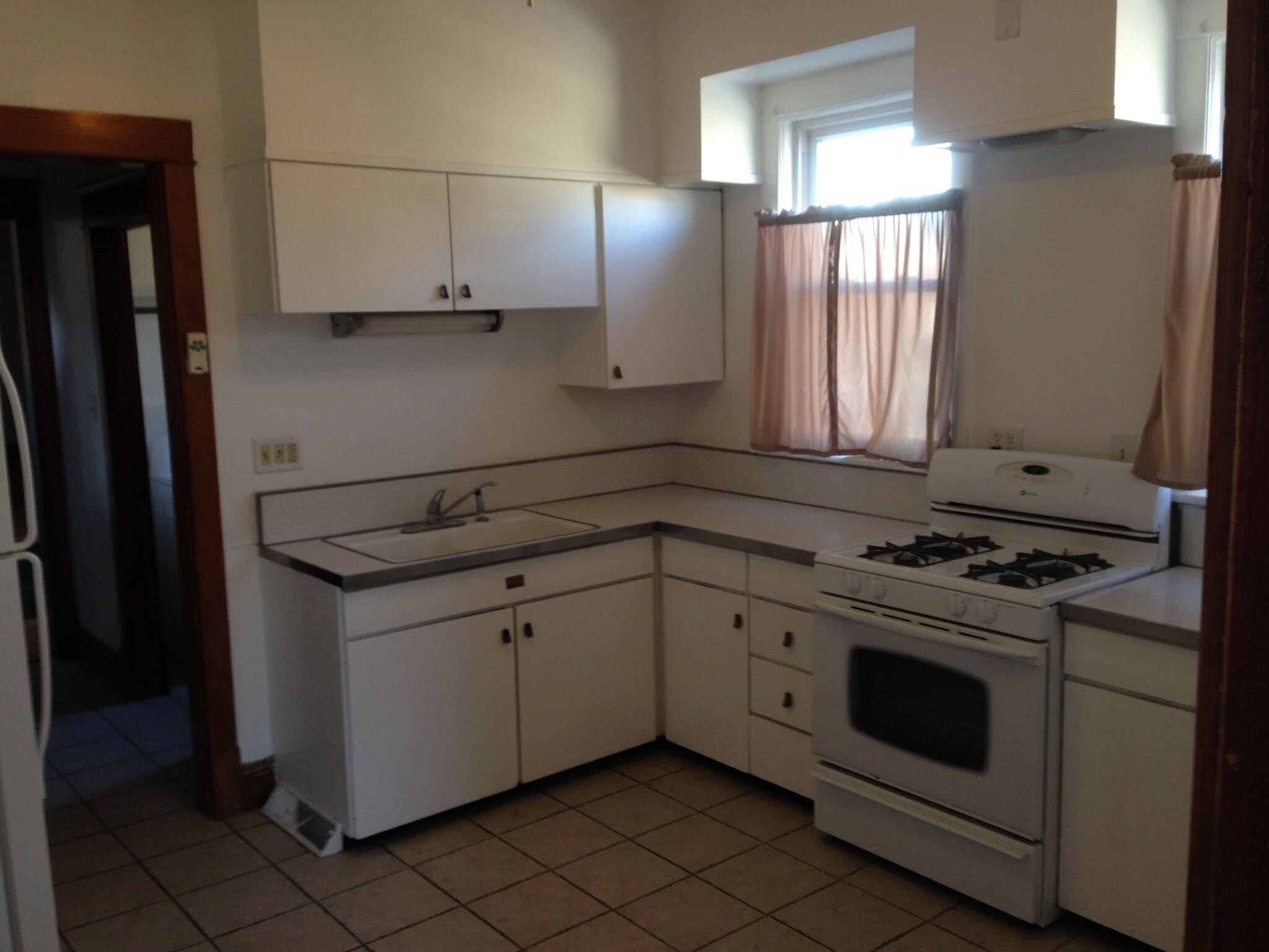 Kitchen - 912 Pine St