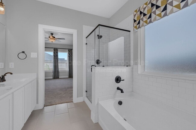 Building Photo - 1902 Aleia Cv