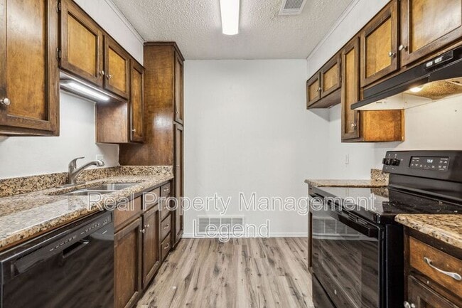 Building Photo - 8236 El Retiro Rd