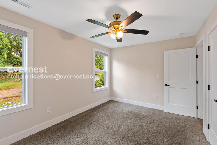 Building Photo - 1406 Riverside Dr