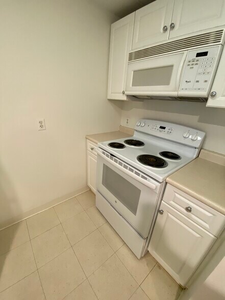 Building Photo - 10 Museum Way