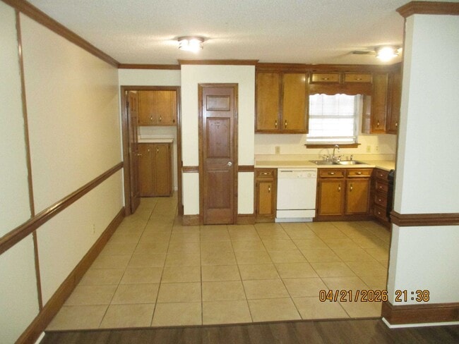 Building Photo - 103 Acacia Ct