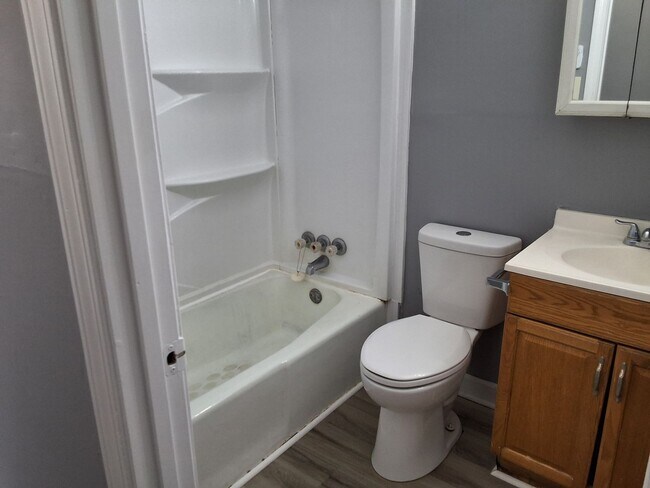 Building Photo - CHARMING 3 BED, 1 BATH HOUSE LOCATED IN ELIZABETHTOWN, KY