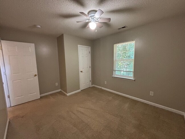 Building Photo - Spacious 3 bedrooms 2 ½ bath home in Rolli...
