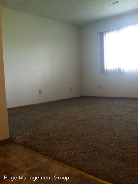 Building Photo - 1637 Carriage Hill Dr