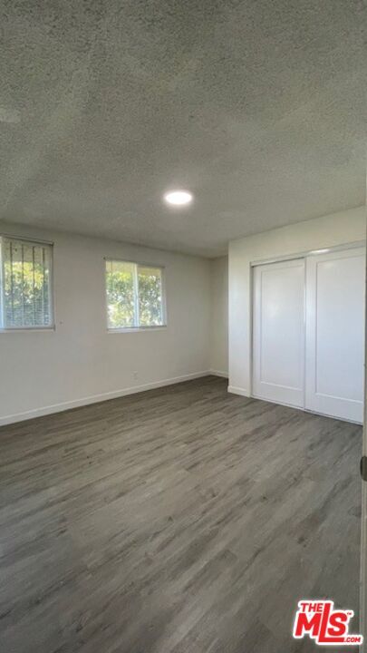 Building Photo - 1240 N Evergreen Ave