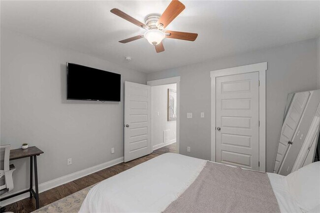 Building Photo - 1134 Knott St SE