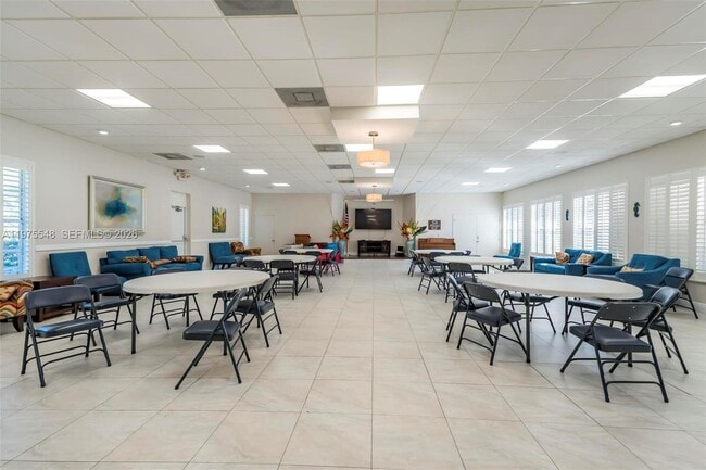 Building Photo - 2300 SW 22nd Ave