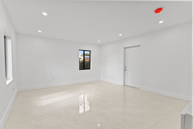 Building Photo - 15920 NW 17th Ave