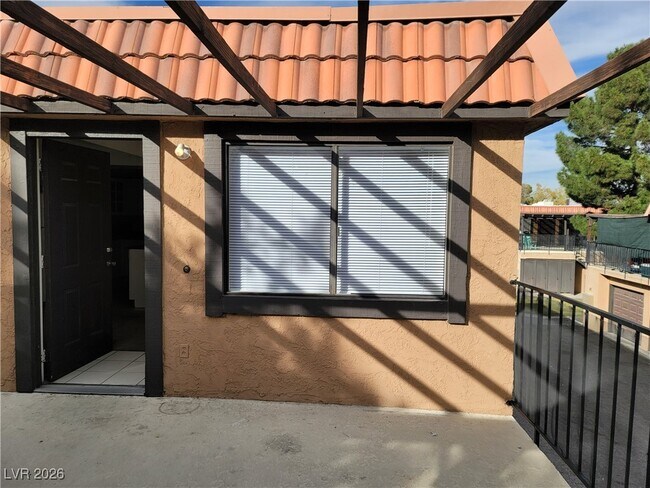 Building Photo - 241 Misty Isle Ln