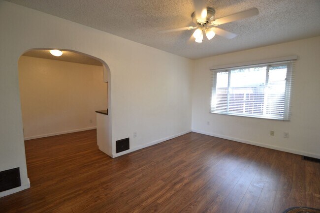 Building Photo - 322 Park Ln