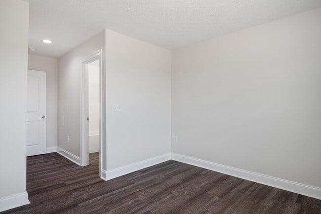 Building Photo - 445 Skylar Dr