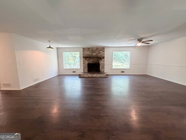 Building Photo - 1514 Humphries Rd NW