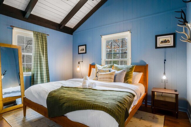 Building Photo - 2964 Hopkins Dr