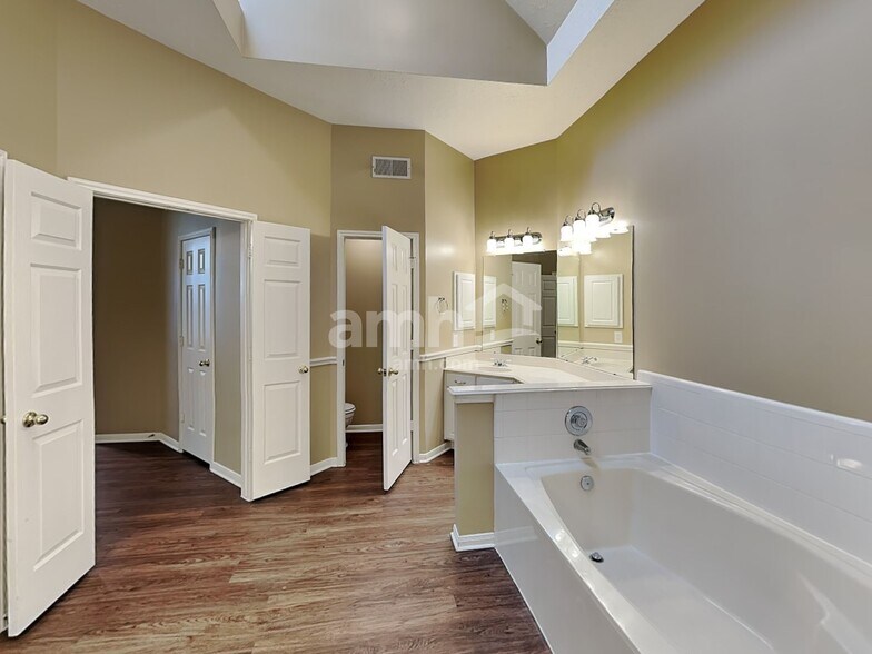 Building Photo - 1907 W Welsford Dr