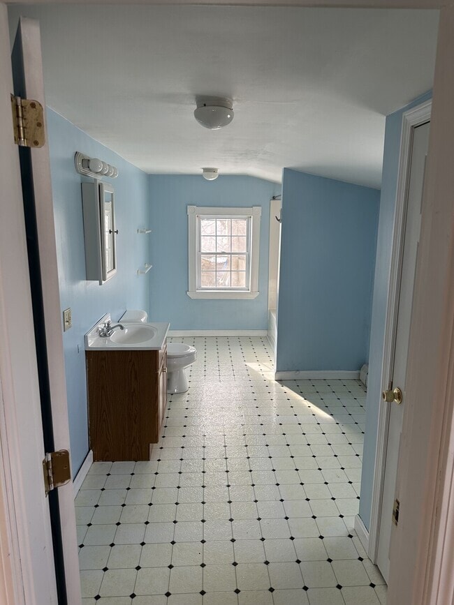 Building Photo - 208 Grove St