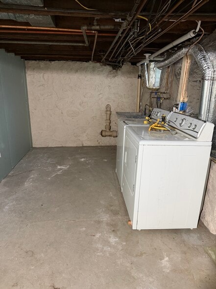 Full Laundry Area - 382 Pleasant Ave