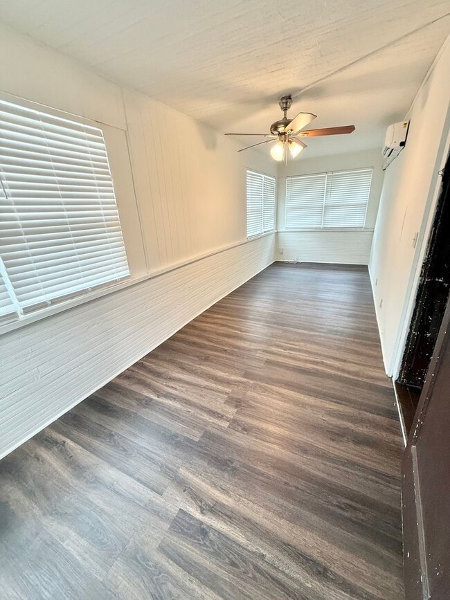 Building Photo - 122 E Hibiscus Dr