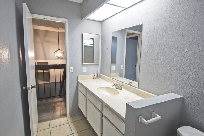 Building Photo - 1097 S Santo Antonio Dr