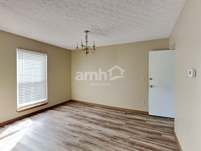 Building Photo - 6476 Kelsey Ct