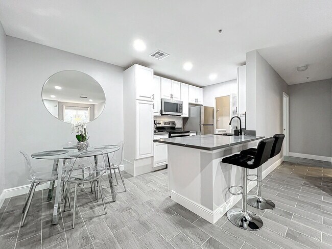 Building Photo - South Kirkman Road, Orlando, FL 32811 - 2 BR 2 BA condo