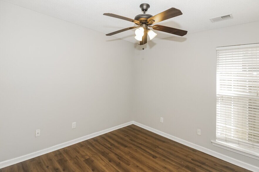 Building Photo - 10229 Cottage Farms Dr