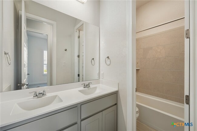 Building Photo - 1606 Folk Victorian Rd