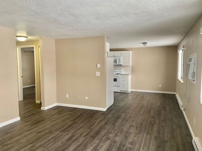 Building Photo - Beautifully Remodeled 2 Bedroom 1 Bath Apa...